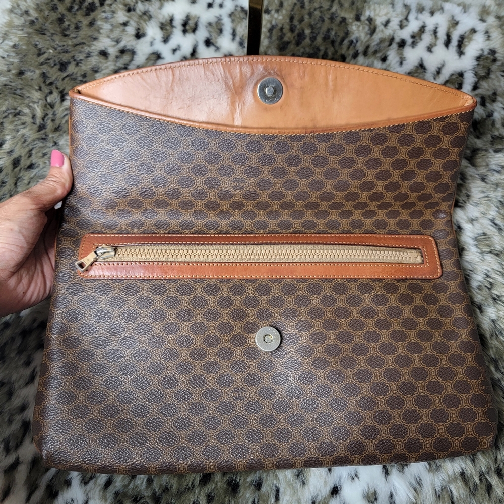Final✅️ Authentic Celine Brown Monogram Clutch Bag - Picture 11 of 16